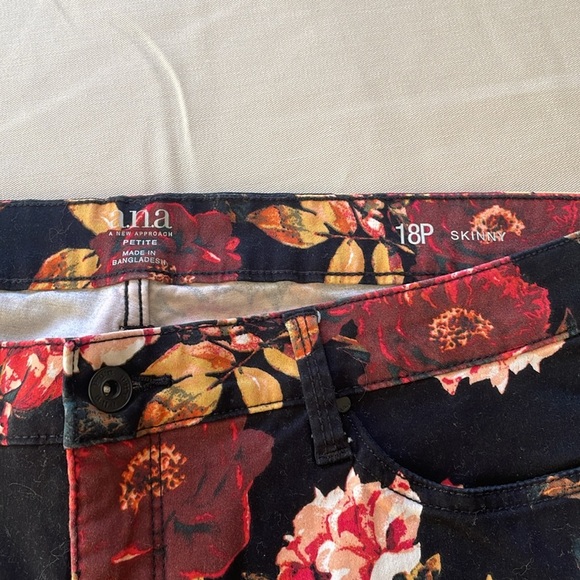 Floral Print Leggings - Picture 3 of 7